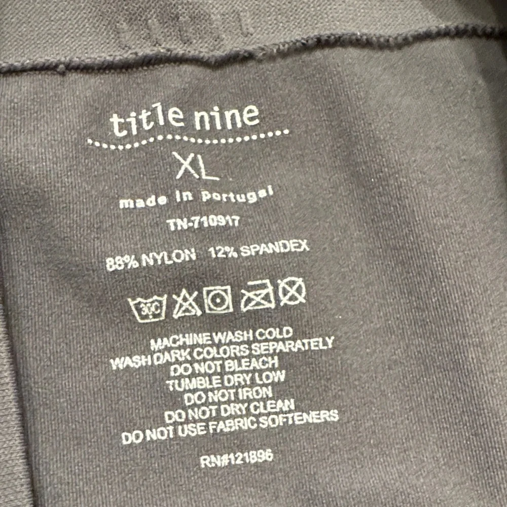 NWOT Title Nine Gray Nylon Spandex Leggings Size Xl 24” inseam - Picture 2 of 3